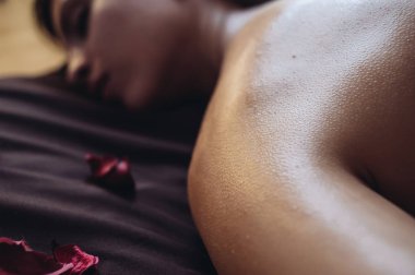 Aromaterapi masajı masaj terapisidir. Masaj yağı ya da losyon kullanılır. 