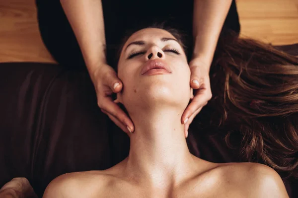 Détendez Vous Massage Tantrique Pour Les Femmes Utilisant Arôme Des — Photo