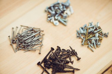 Ahşap ayrıntılar için bir donanım seti.