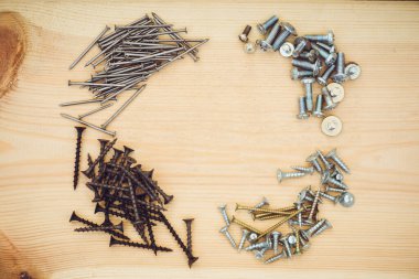 Ahşap ayrıntılar için bir donanım seti.