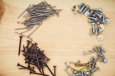 Ahşap ayrıntılar için bir donanım seti.