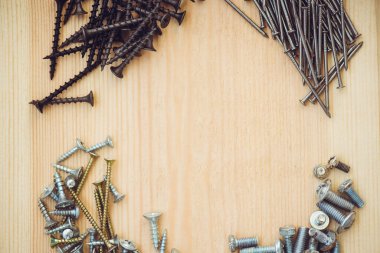 Ahşap ayrıntılar için bir donanım seti.