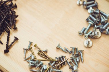 Ahşap ayrıntılar için bir donanım seti.