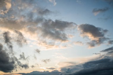 Güzel renkli yaz günbatımı