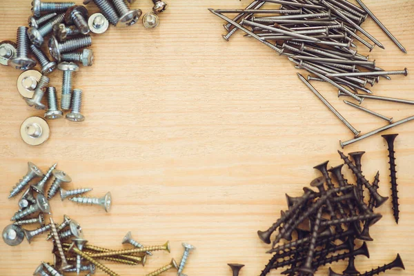 Ahşap ayrıntılar için bir donanım seti.