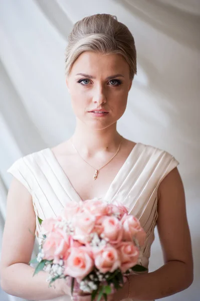 Krásná Šťastná Blondýna Nevěsta Její Svatební Den — Stock fotografie