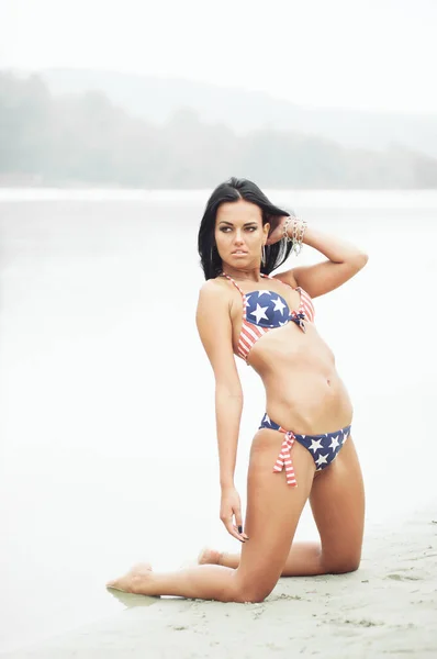 Mujer Alegre Celebrando Día Independencia Los Estados Unidos Playa Con —  Fotos de Stock