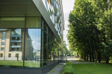 Modern şehir binası modern cephe dekorasyonu