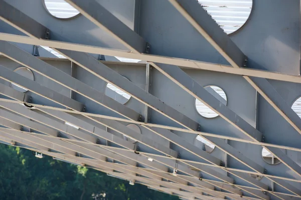 Construcción Metálica Para Protección Contra Sol Lluvia — Foto de Stock