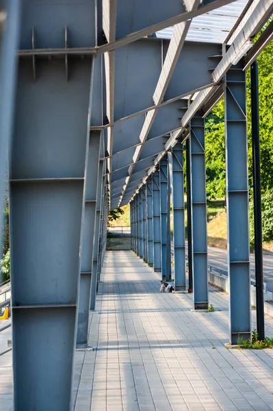 Construcción Metálica Para Protección Contra Sol Lluvia — Foto de Stock