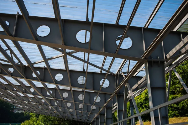 Metal construction for protection from the sun and rain