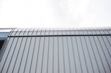 Büyük binaların modern cam cepheleri. Mimari elementler