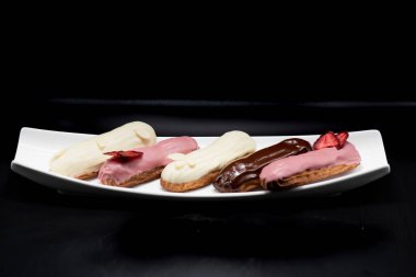 Kutlama için pastacıdan yazarın pastaları.