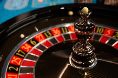 Kumarhane ruleti ve çipleri