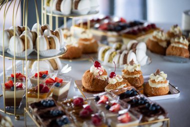 Tatlı ve şekerli düğün masası