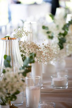Güzel bir düğün masası.