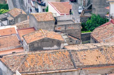 Tipik bir Sicilya kasabasının yukarıdan görünüşü