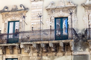 Eski bir Sicilya Barok Sarayı manzarası