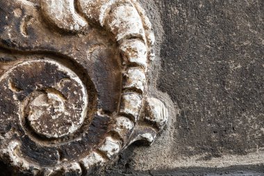 İtalyan bir ortaçağ şehrinin antik bir sanat taşının ayrıntıları