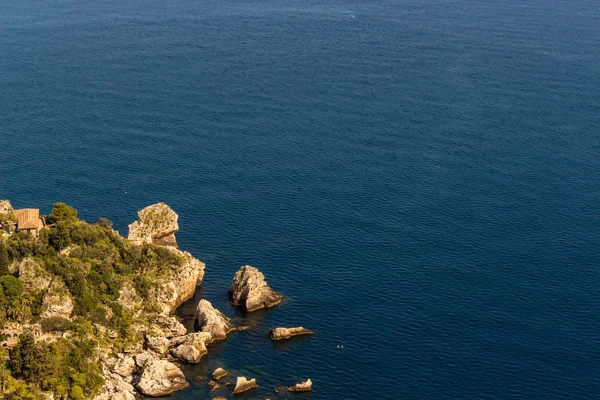 Sicílie: Letecký pohled na ostrov Isola Bella — Stock fotografie