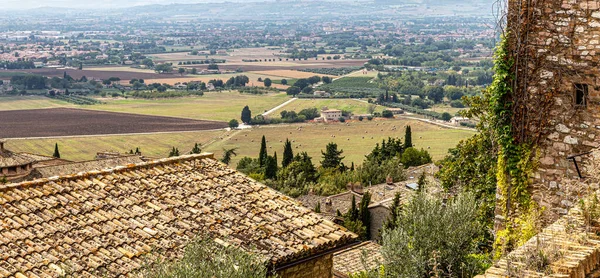 Umbria Włochy Zielone Góry Wieś Pod Burzliwym Niebem — Zdjęcie stockowe