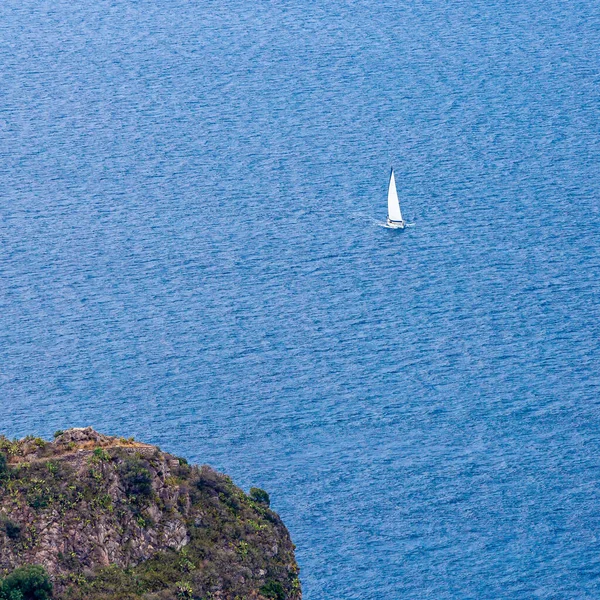 아름다운 시실리안 해상의 돛단배 — 스톡 사진