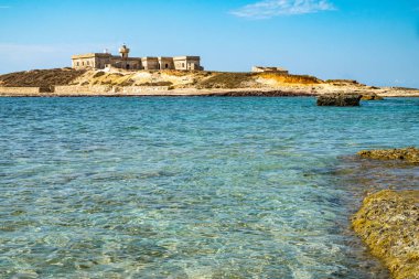 Konumundan dolayı, Sicilya (akıntı adası) İyon ve Akdeniz arasında ideal bir sınır oluşturmaktadır..