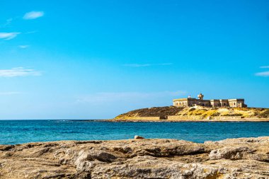 Konumundan dolayı, Sicilya (akıntı adası) İyon ve Akdeniz arasında ideal bir sınır oluşturmaktadır..