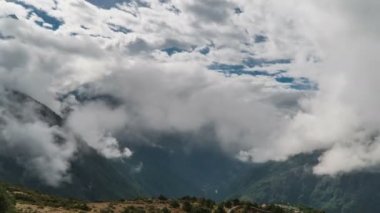 Highland Vadisi 'nde Bulutların Hareketi