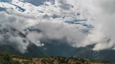 Highland Vadisi 'nde Bulutların Hareketi