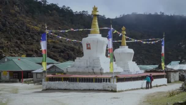 A estupa budista — Vídeo de Stock