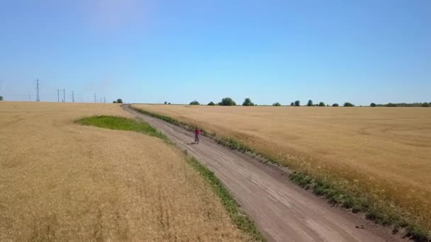 Fille en vélo — Video