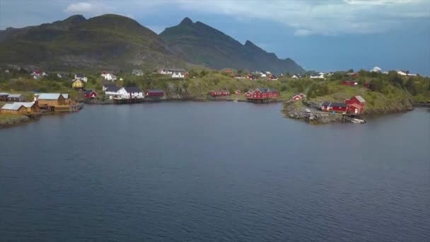 Luchtfoto van Small Village in Noorwegen, Sorvagen — Stockvideo