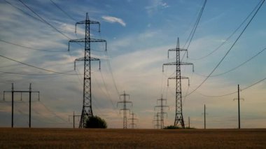 Elektrik Sütunları ve Akşam Gökyüzü