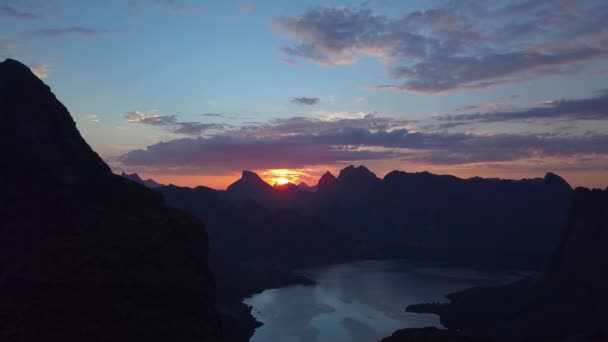 Napkelte a Lafoten-szigetek felett — Stock videók