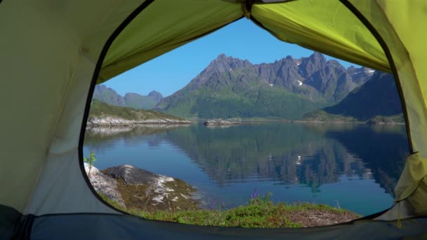 Vue de la nature de la Norvège depuis la tente — Video