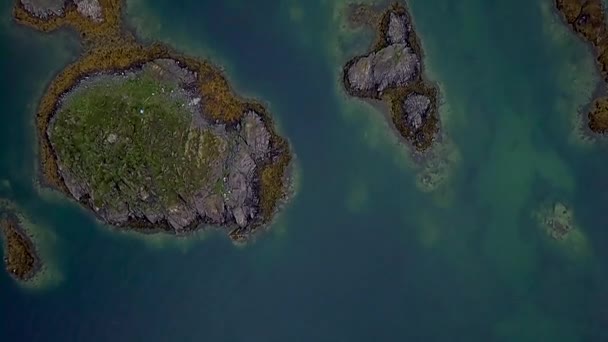 Полет над архипелагом островов — стоковое видео