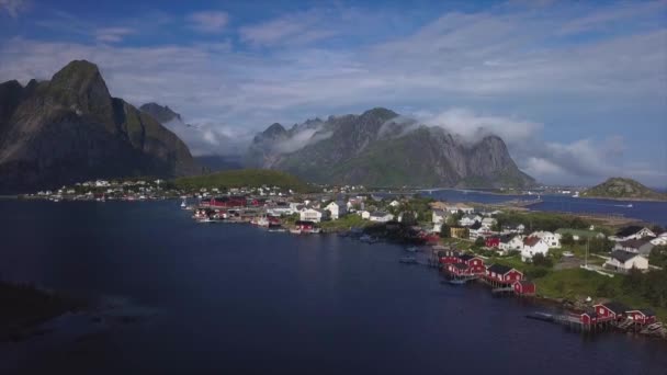 Вид с воздуха на деревню Хамной в Норвегии — стоковое видео