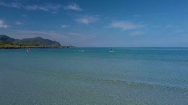 Uçan insanlar üzerinde durmak kürek çekmeye kadar