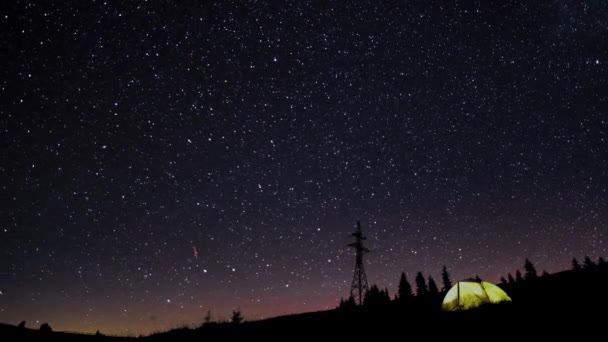 El movimiento de las estrellas en el cielo nocturno — Vídeos de Stock