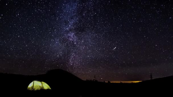 El movimiento de las estrellas en el cielo nocturno — Vídeos de Stock