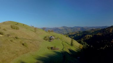 Karpat Dağları 'nın üzerinde uçarken