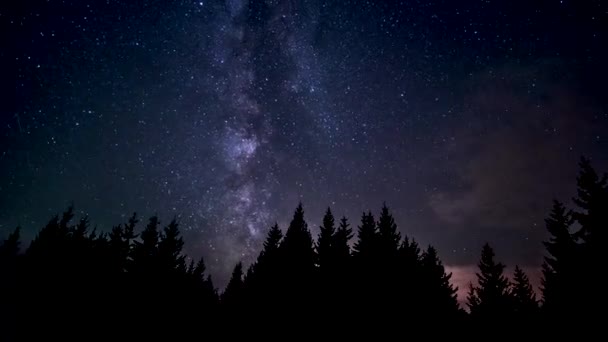 Senderos de estrellas en el cielo nocturno — Vídeos de Stock