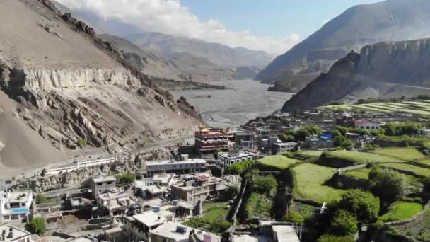 Vista aérea de Kagbeni y el Valle de la Montaña en el Himalaya — Vídeo de stock