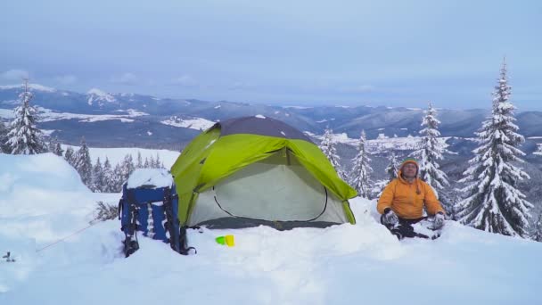 山里的冬季旅行 — 图库视频影像