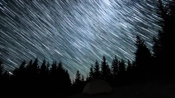 Star trails in the night sky — Stock Video