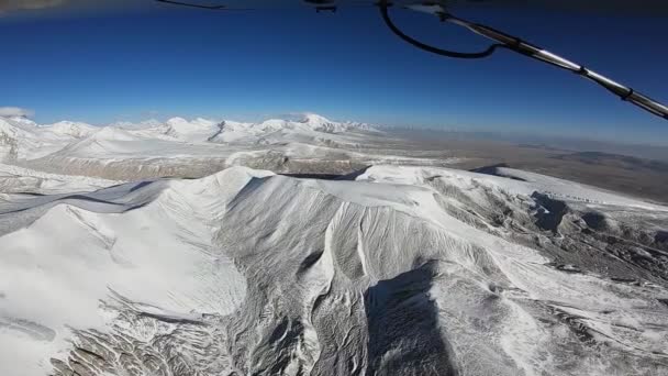 The plane flies over the Himalayan mountains — Stock Video