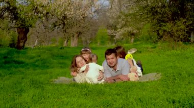 Çocuklu mutlu bir aile