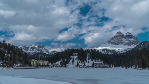 Nubes se mueven sobre los Dolomitas — Vídeos de Stock