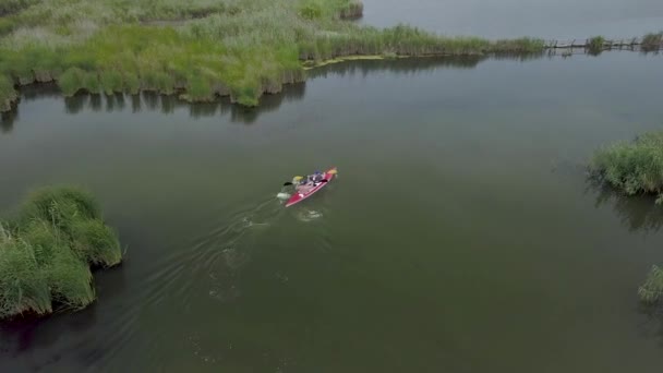 Kayak Vela sul fiume — Video Stock